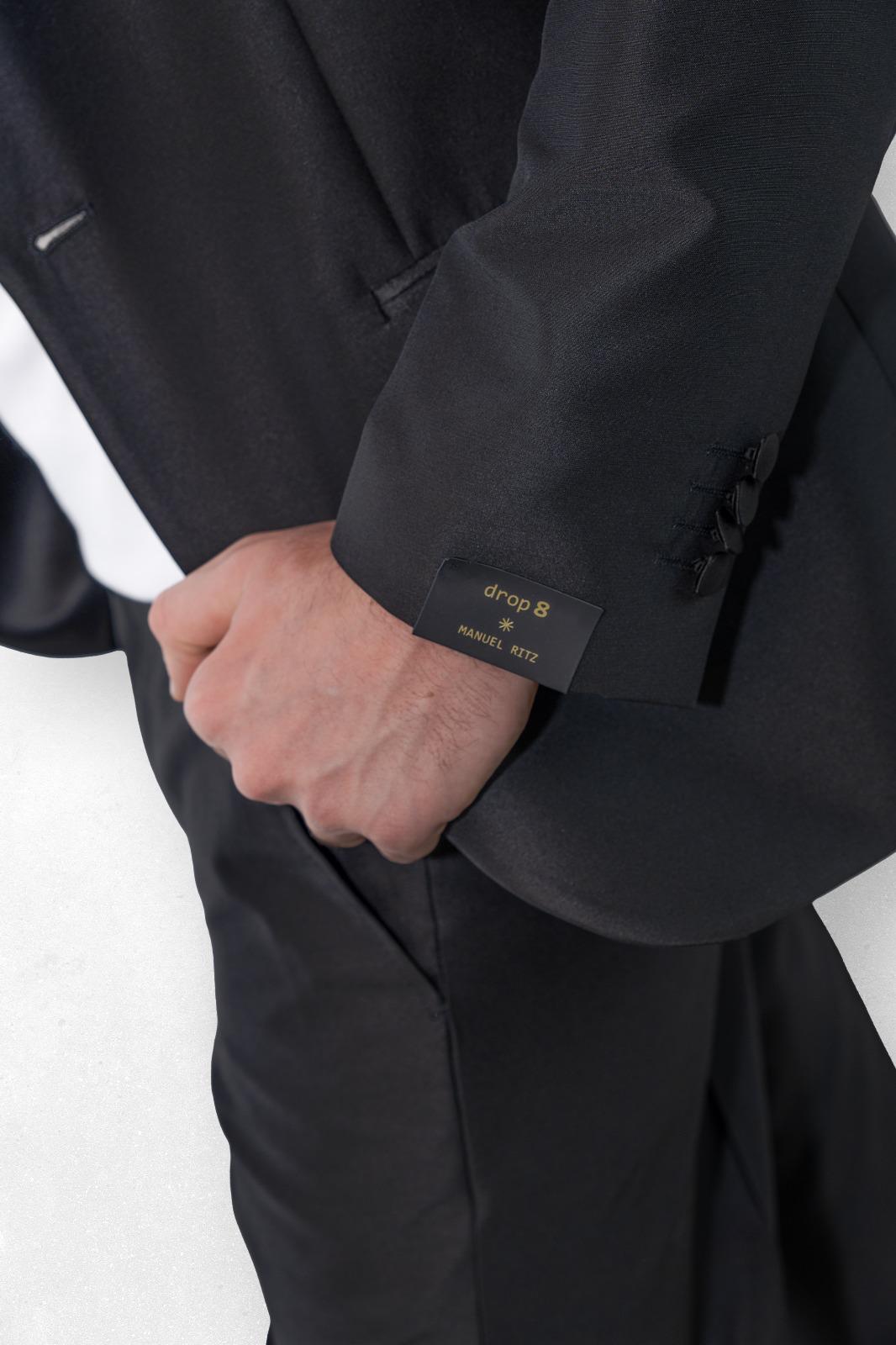 Manuel Ritz Abito uomo